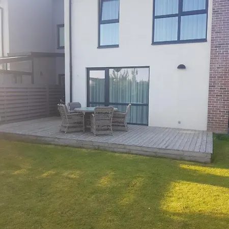Three Bedroom House With Garden By Apartament Kłajpeda